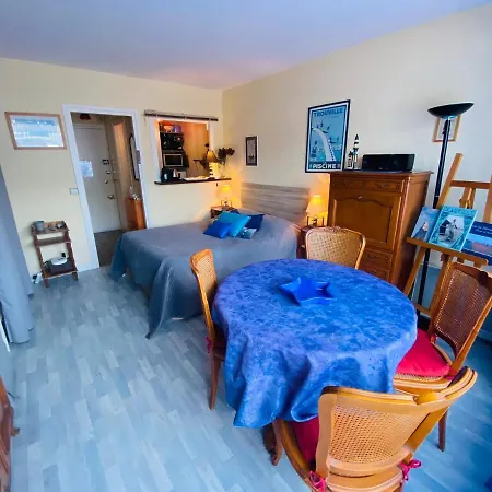 Cosy, Vrai Lit 140, Wifi, Centre Trouville-sur-mer, Proche Deauville Et Gare A Moins De 5 Minutes A Pied *